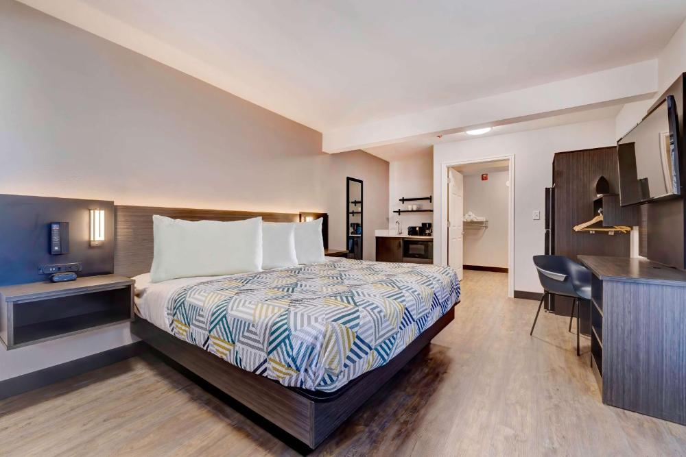 King Room - Disability Access - Non-Smoking interior