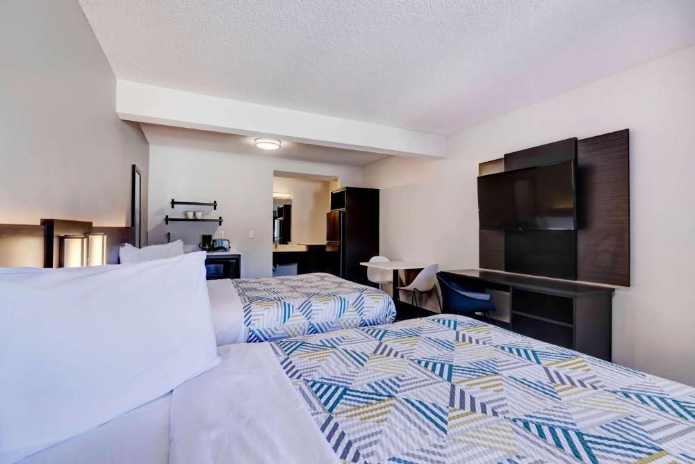 Queen Room with Two Queen Beds - Non-Smoking interior